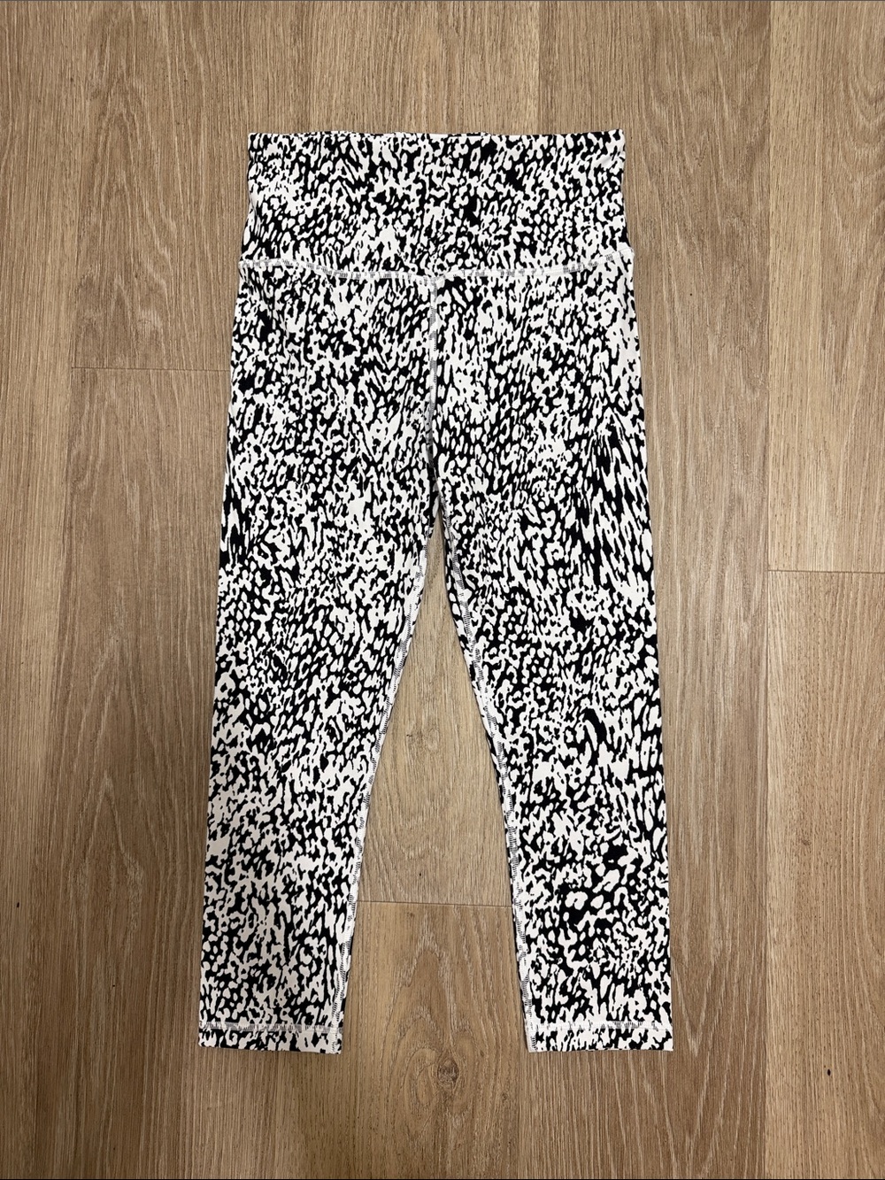 Athleta Revelation Capri Leggings Black White Small Tall